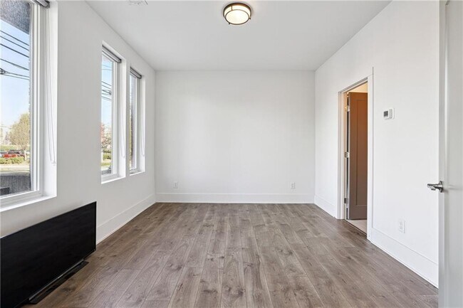 Building Photo - 1207 Chelsea Cir NW