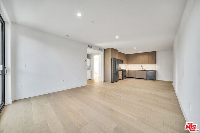 Building Photo - 4506 Dockweiler St