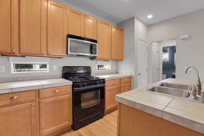 Building Photo - Central Park HOUSE for rent! 2 BLOCKS TO STANLEY MARKETPLACE