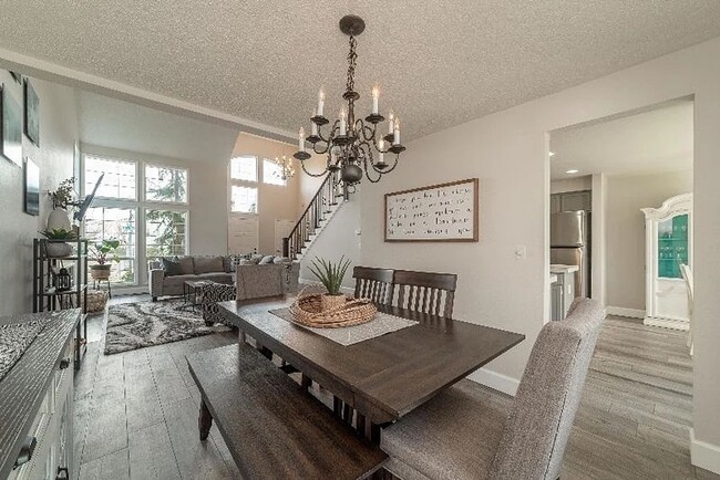 Building Photo - Beautiful Custom Home