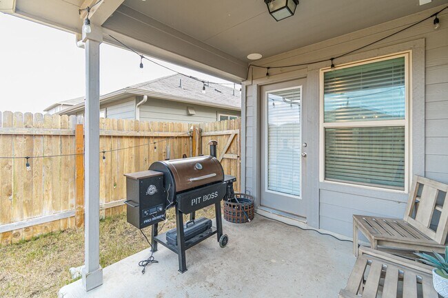 Building Photo - 2569 McCrae