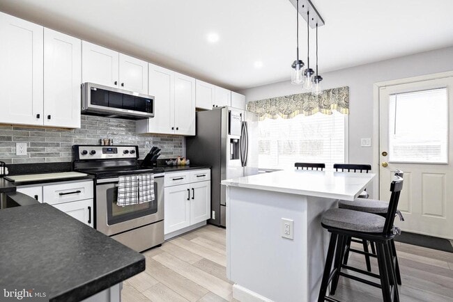 Building Photo - 937 Magnolia Rd