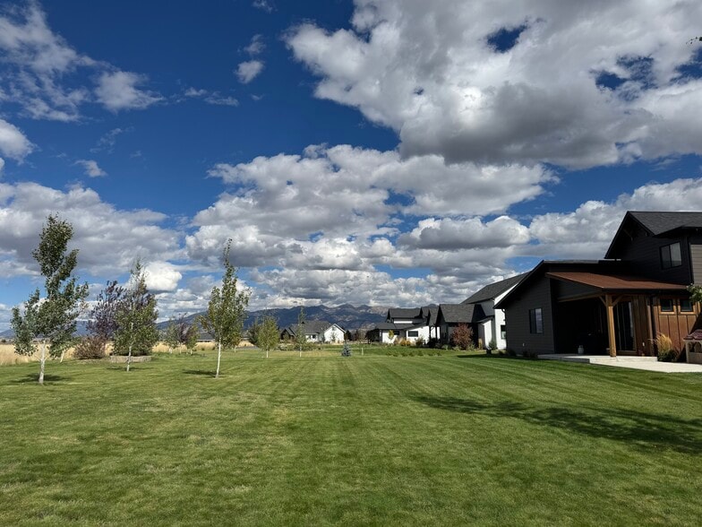 Building Photo - 169 Riparian Way