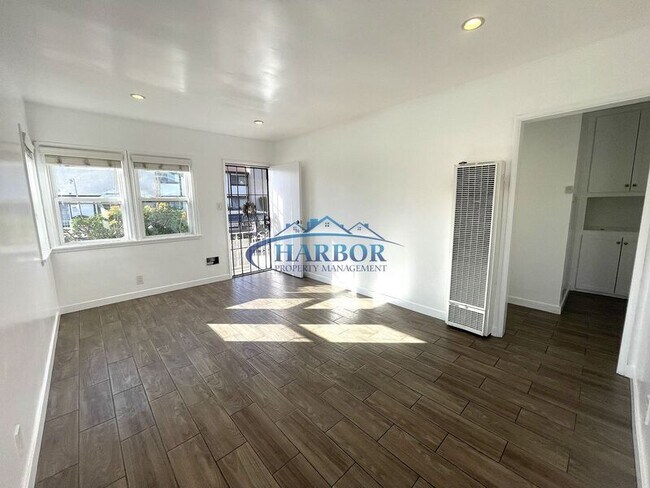 Building Photo - 1132 S Mesa St