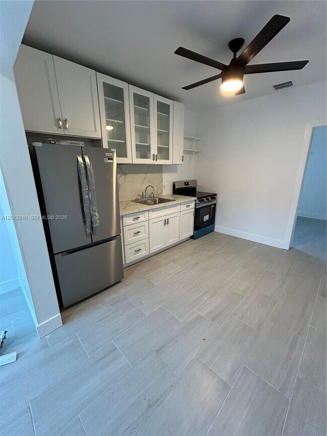 Building Photo - 1154 NW 34th Ave