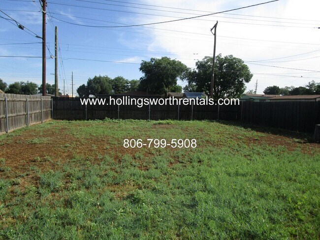 Building Photo - Centrally located 3 Bedroom or 2 bedroom 2...