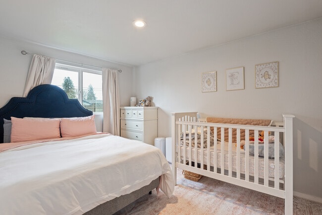 Building Photo - 4817 N Vassault Dr