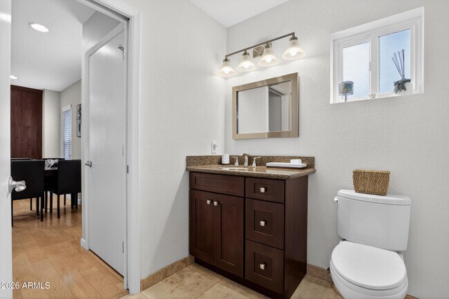 Building Photo - 1128 E Rowlands Ln