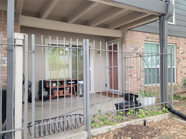 Building Photo - 5326 Fleetwood Oaks Ave