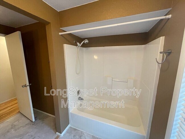 Building Photo - 5510 NW Innisbrook Pl