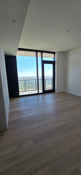 Building Photo - 610 Davis St