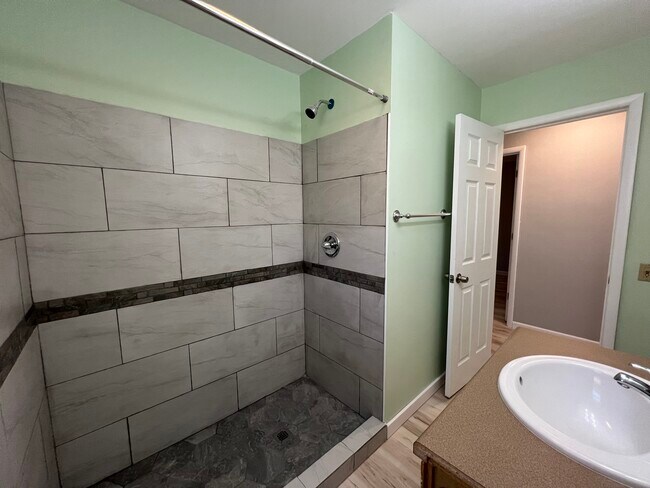 Building Photo - 315 Palomino Ln