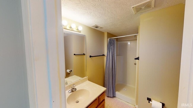 Building Photo - 733 E Sherwood Hills Dr