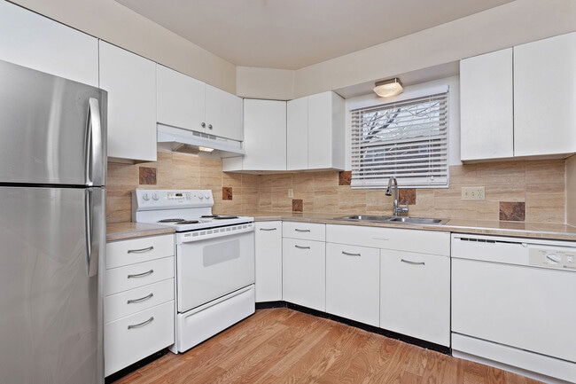 Building Photo - RIVIERA COURT