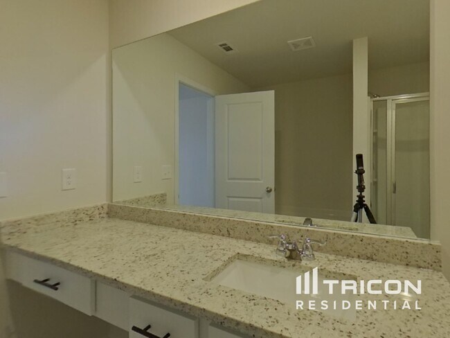 Building Photo - 1013 Claas Wy