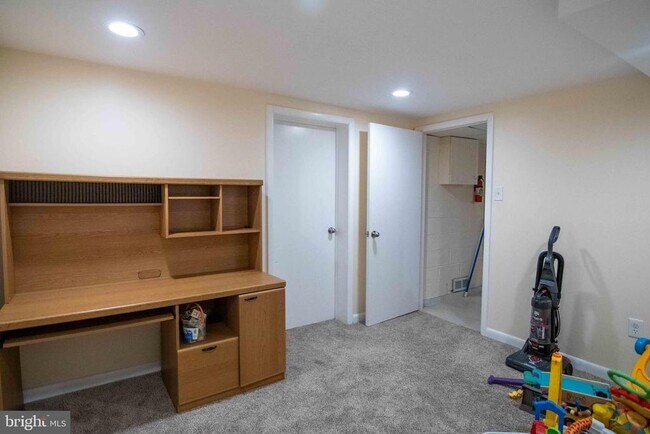 Building Photo - 2205 Parker Ave