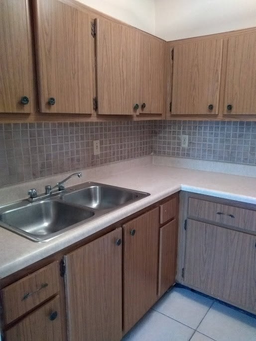 Building Photo - Green Tee - # 110