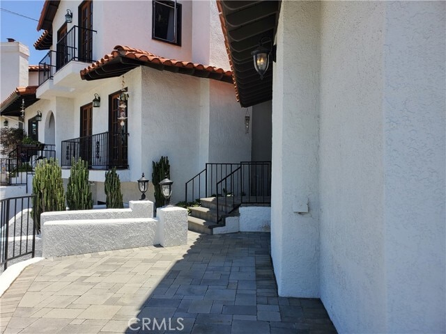 Building Photo - 219 W Escalones