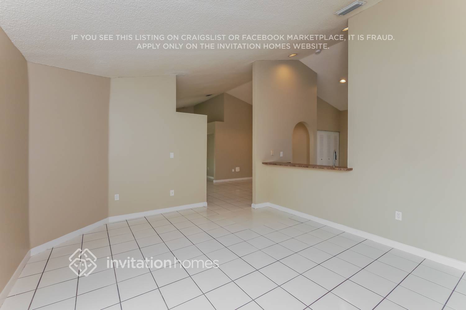 Building Photo - 9900 SW 59th Ct