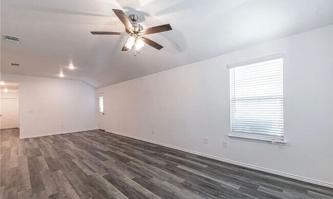 Building Photo - Cozy Duplex Home in Temple!