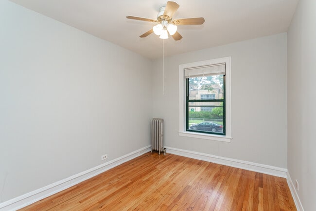 Building Photo - 6909 S Paxton Ave