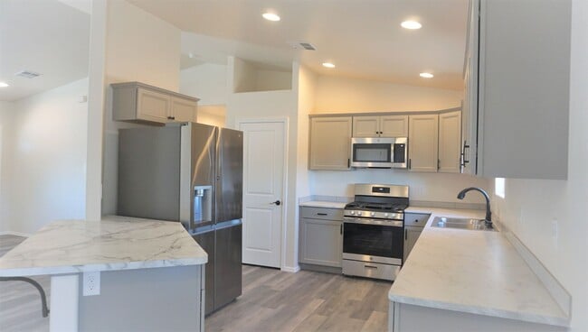 Building Photo - 523 N Leonardo De Vinci Dr