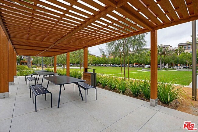 Building Photo - 7100 Playa Vista Dr