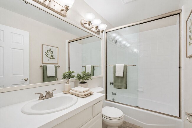 Building Photo - Renovated Los Gatos Retreat Backing to Oak Meadow Park