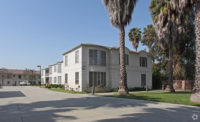 Building Photo - Fame Manor