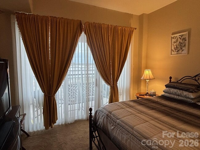 Building Photo - 4620 Piedmont Row Dr