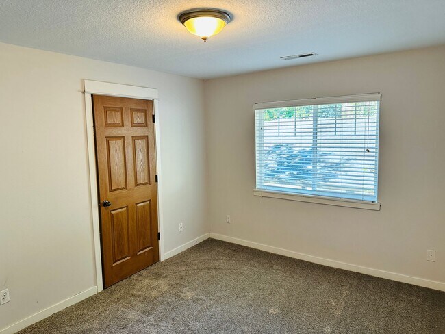 Building Photo - Charming Condo in Terrific Salmon Creek Location
