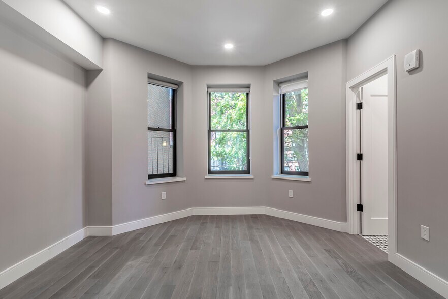 Building Photo - 169 Newbury St