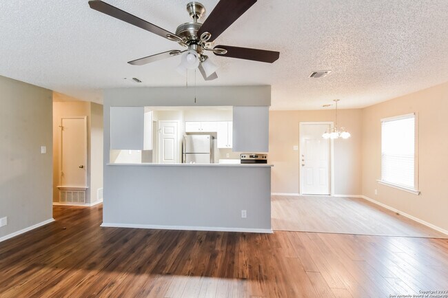 Building Photo - 9387 Valley Bend