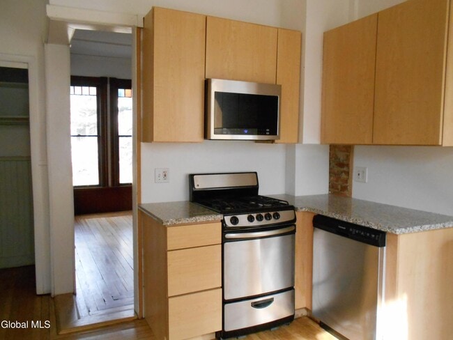 Building Photo - 8 5th Ave