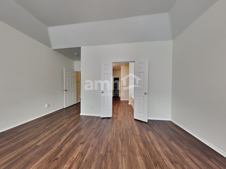 Building Photo - 1626 Wildflower Dr