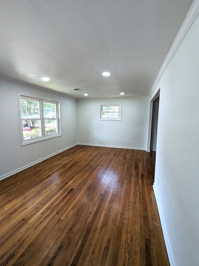 Building Photo - 222 Patrician Dr