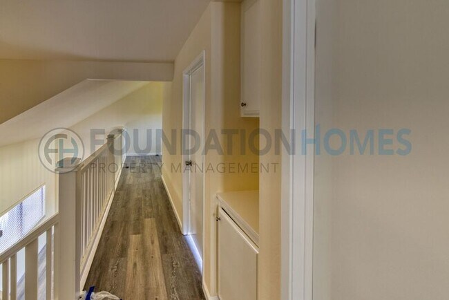 Building Photo - 404 San Marin Dr