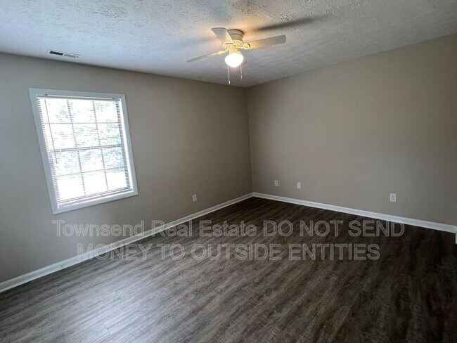 Building Photo - 1429 Ireland Dr