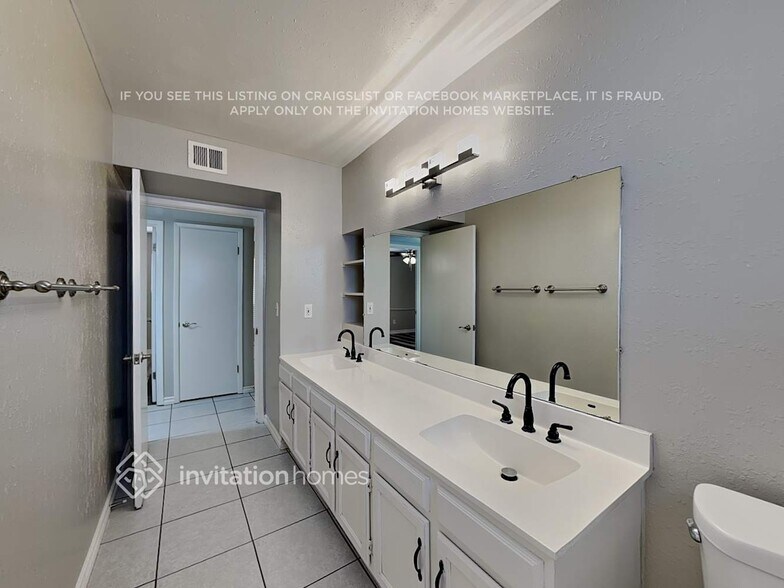 Building Photo - 3401 W Belmont Ave