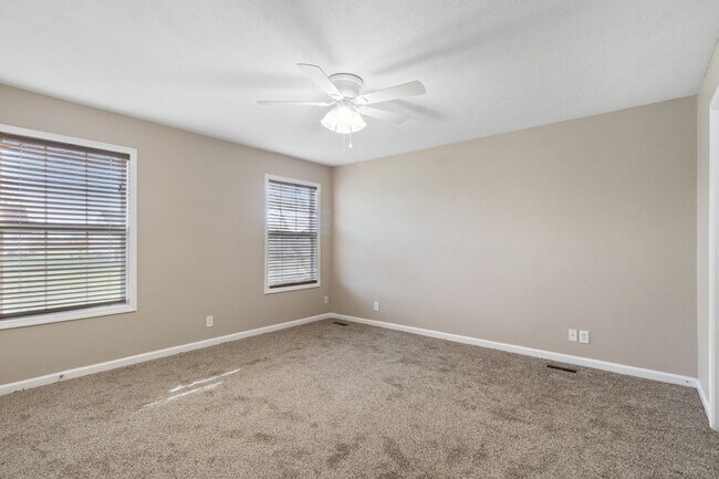 Building Photo - 1566 Autumn Dr