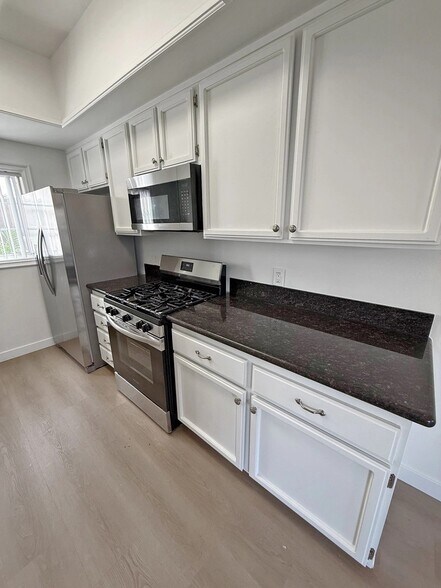 Building Photo - 912 Croft Ave