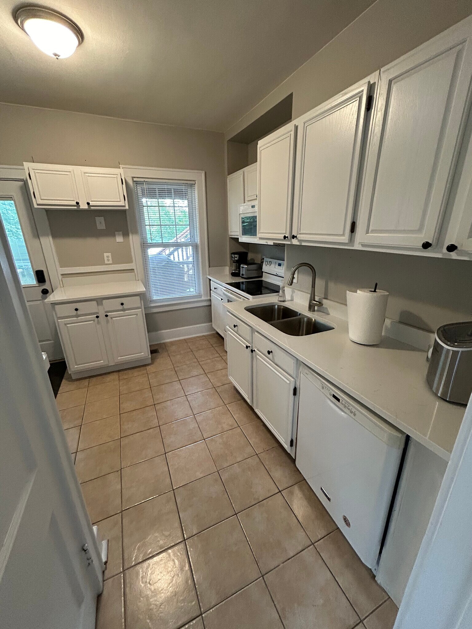 New quartz countertops - 1207 Dorothea Rd