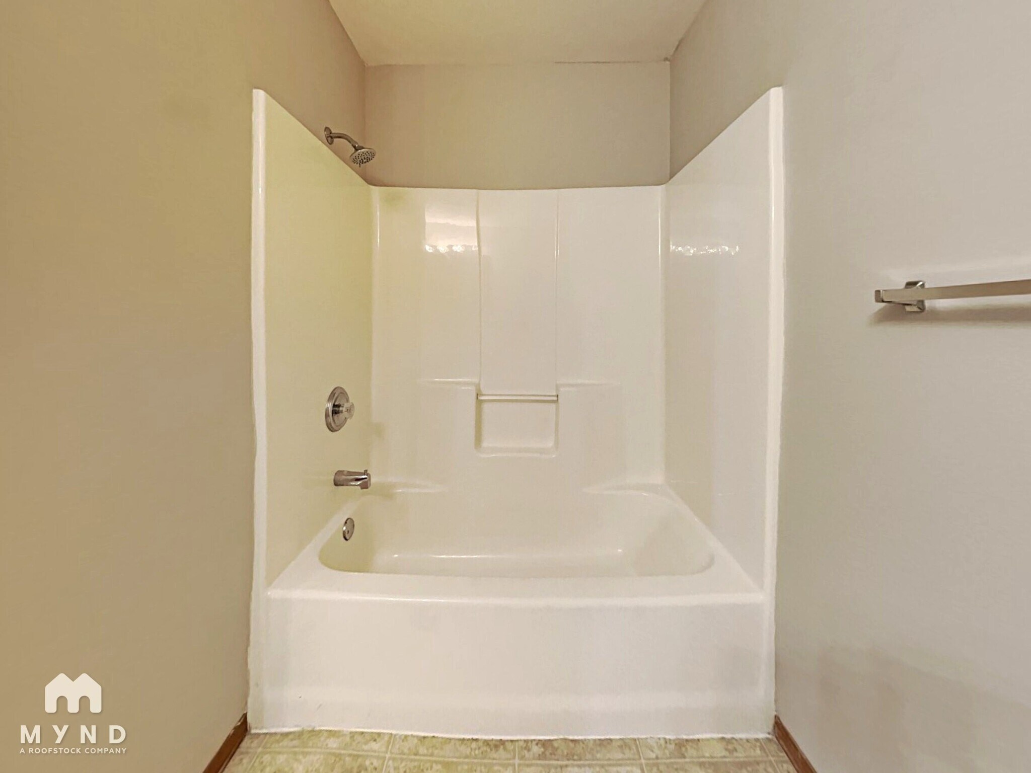 Building Photo - 429 N Century Ave