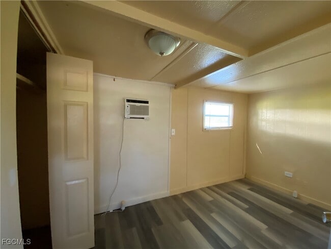 Building Photo - 7814 Breeze Dr