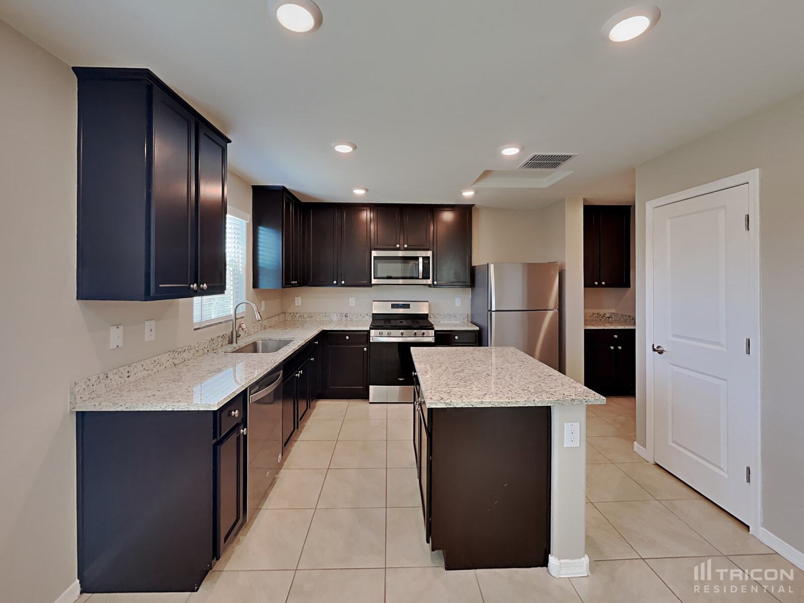 Building Photo - 3940 S 79th Dr