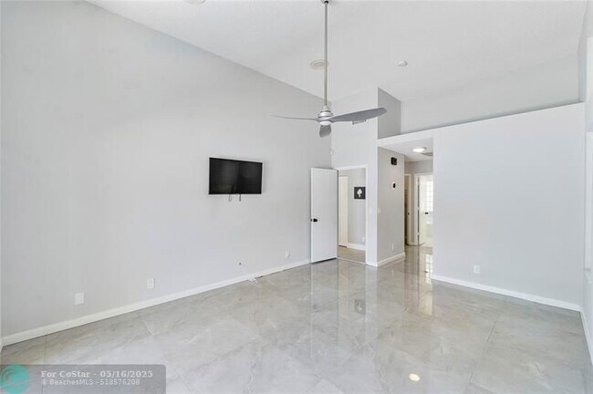 Building Photo - 10434 NW 6th Ct