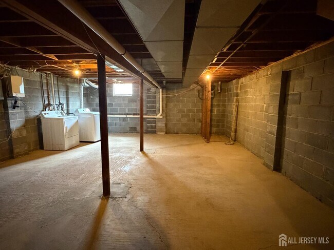 Building Photo - 99 Brookview Cir