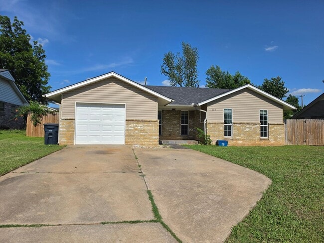 Building Photo - 3 bed, 2 bath home in Shawnee!