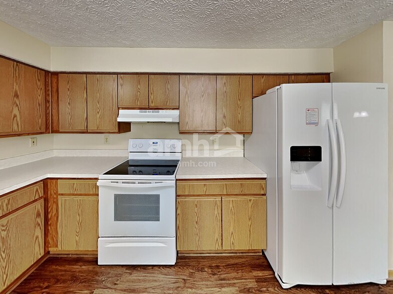 Building Photo - 1725 Convair Dr