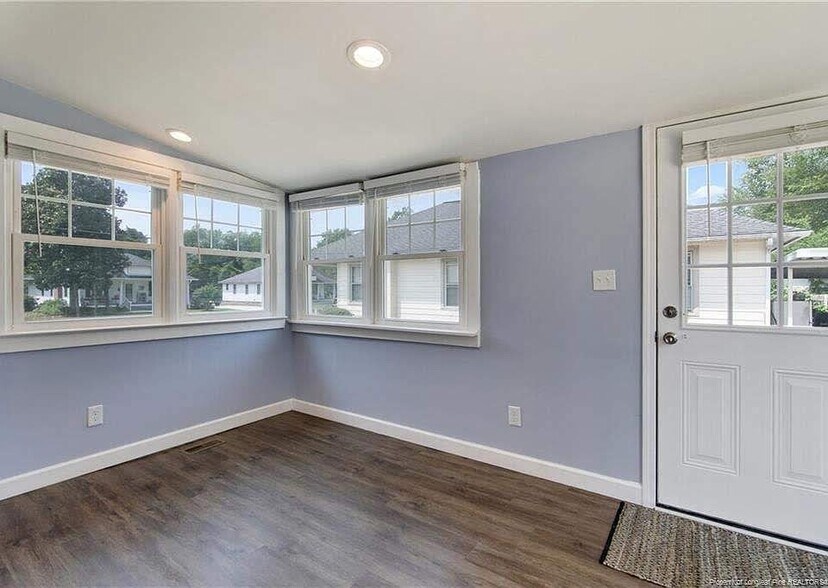 Building Photo - 308 E E St